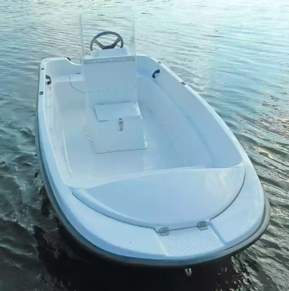 Стеклопластиковая лодка Пингвин с консолью (тримаран) в Липецке