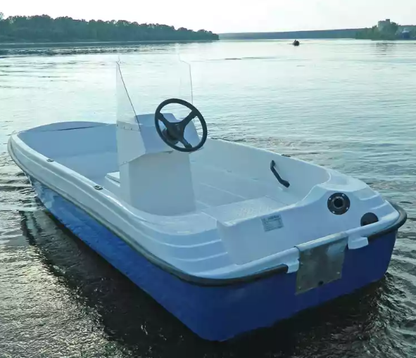Стеклопластиковая лодка Пингвин с консолью (тримаран) в Липецке