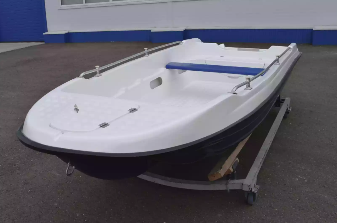 Стеклопластиковая лодка Пингвин New (тримаран) в Липецке
