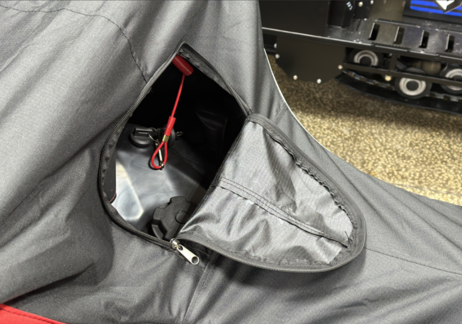 Чехол транспорт. снегохода IKUDZO HUNTER черно-красный Оксфорд ПРЕМИУМ качества с лого IKUDZO в Липецке