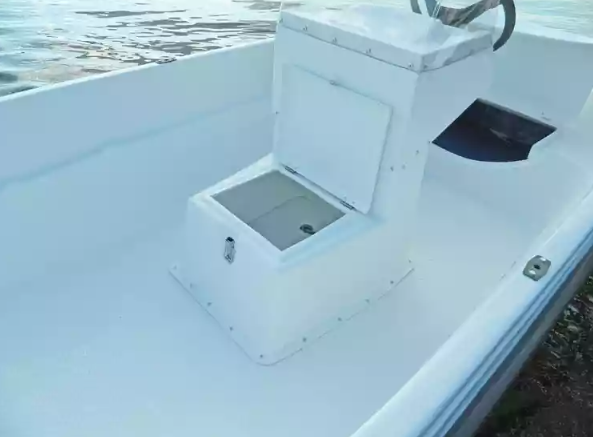 Стеклопластиковая лодка Пингвин с консолью (тримаран) в Липецке