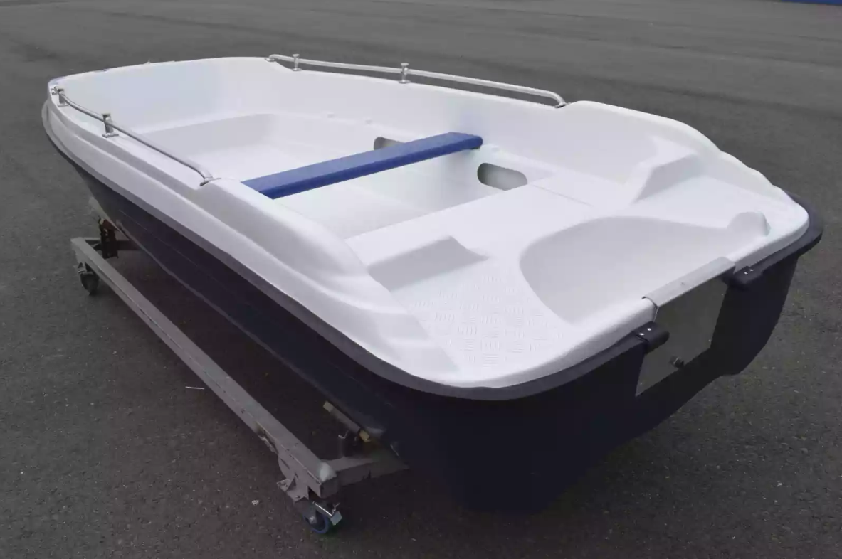 Стеклопластиковая лодка Пингвин New (тримаран) в Липецке